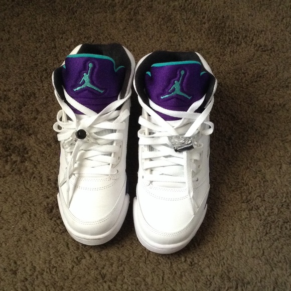 Jordan Retro 5's "GRAPES" w/ matching T-shirt - Picture 3 of 4