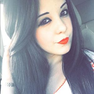 Meet your Posher, Alejandra