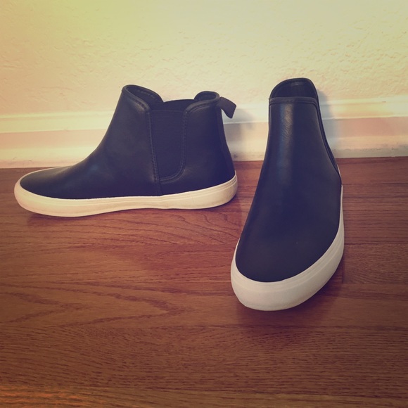 Old navy hi top sneakers- never worn