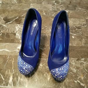 🌟🌟🌟ROYAL BLUE SUEDE PUMPS W/GOLD STUDS🌟🌟🌟