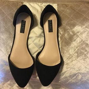 Brand new never worn everyday black flats.