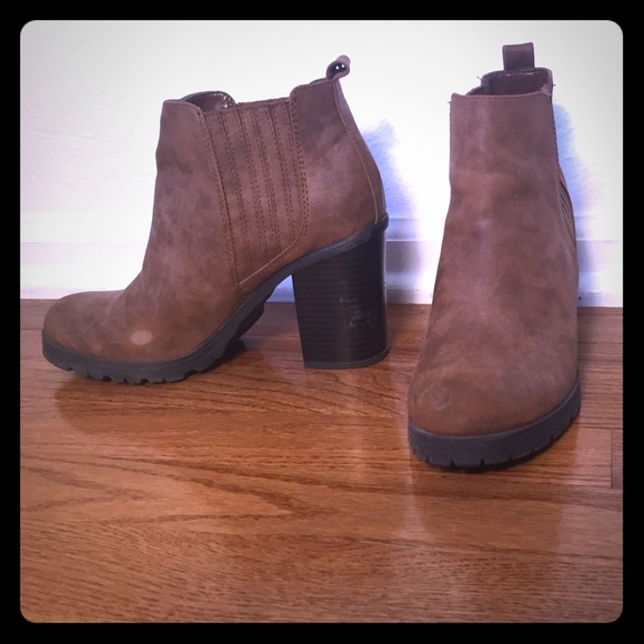 Super cute chunky heel ankle boots