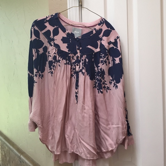Anthropologie Tops - Anthropologie blouse. Size Small. Pink and navy