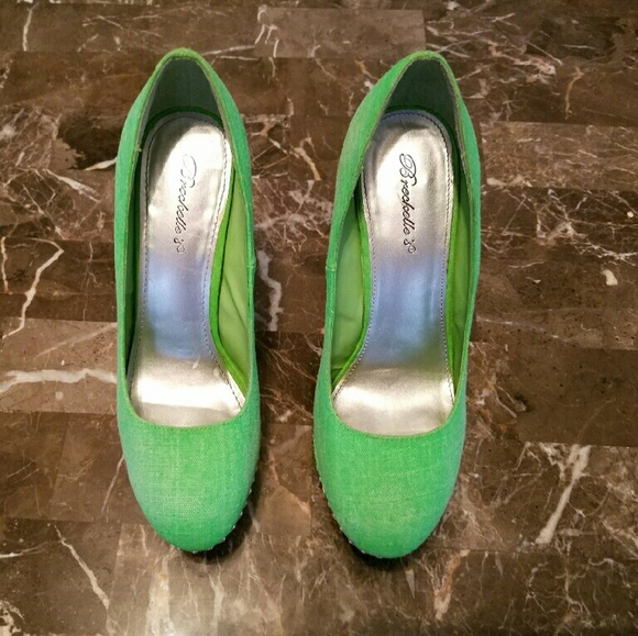 🌟🌟🌟LIME GREEN PUMPS🌟🌟🌟