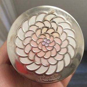 Guerlain illuminating powder balls