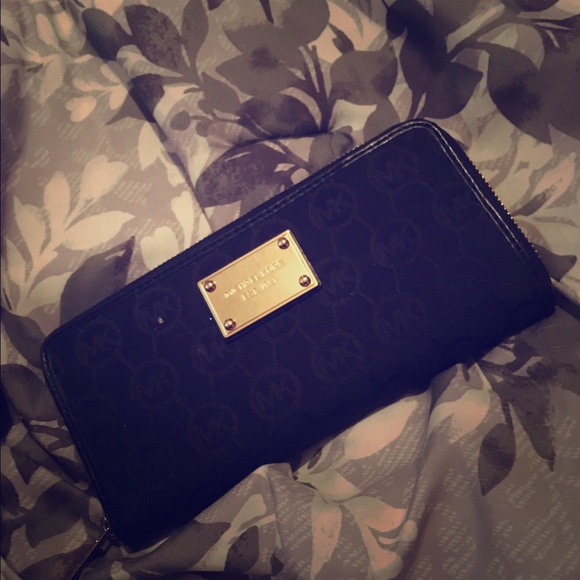 Michael kors wallet