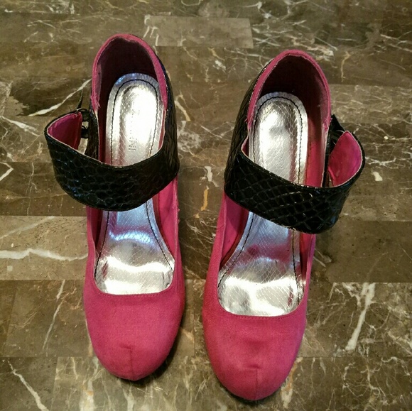 ☟PRICE☟***PINK & BLACK SUEDE PUMPS***