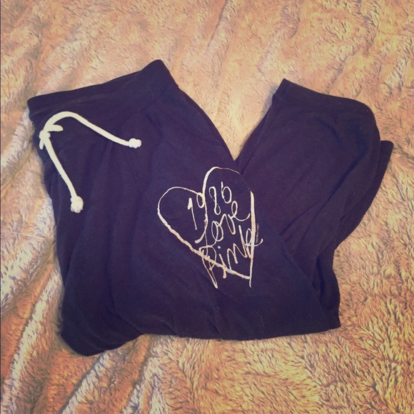 Victoria's Secret Pants - Victoria Secret Capri Sweat Pants 💕✨
