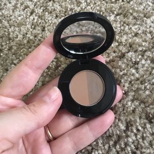 Anastasia Beverly Hills brow powder duo in Caramel
