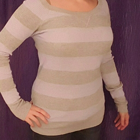 American Eagle Sweater - Picture 2 of 2