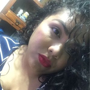 Meet your Posher, Yennifer