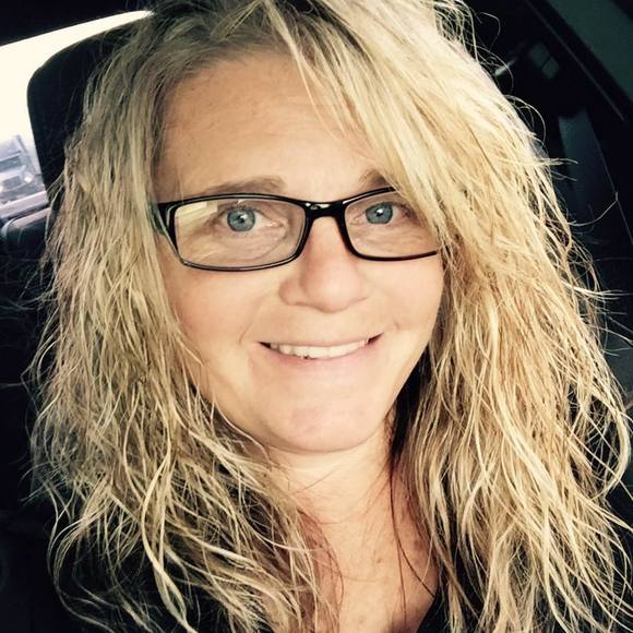 Meet your Posher, Lori - Picture 2 of 2