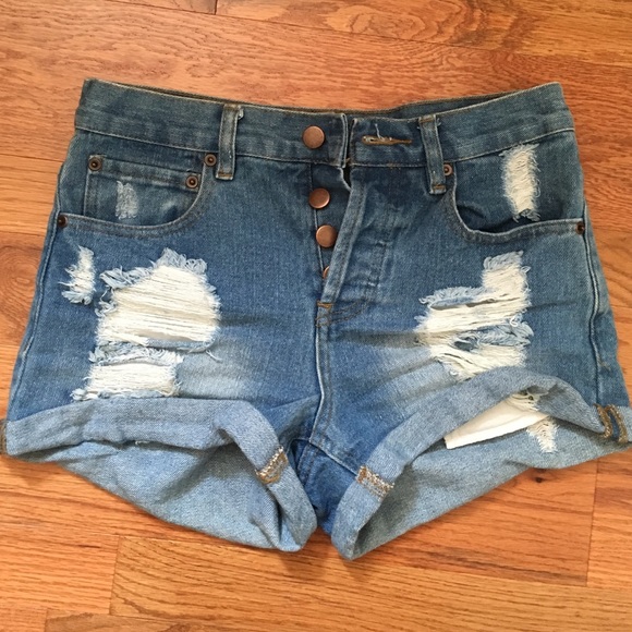 Ripped High-waisted denim shorts
