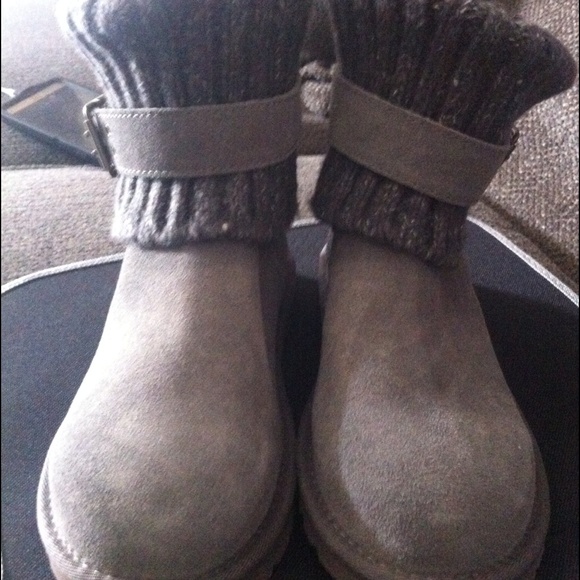 Uggs Size 6 - Picture 2 of 4
