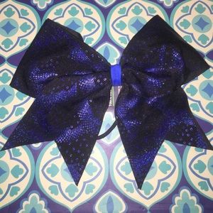 Cheer bow