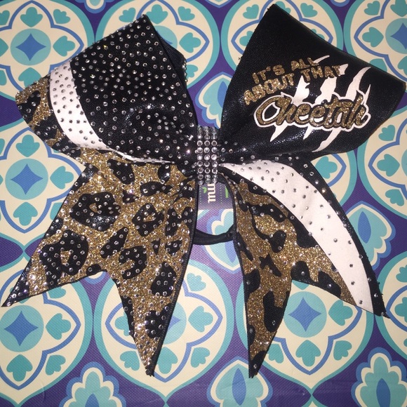 Cheer bow