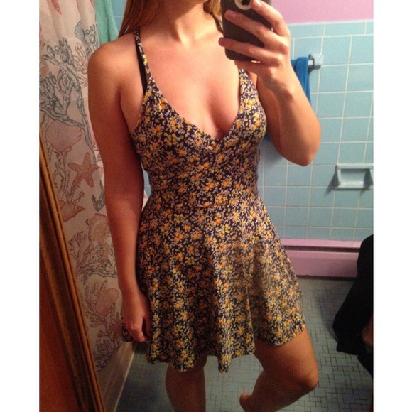 ⚡️LAST CALL⚡️Garden party skater dress - F21 - Picture 4 of 4