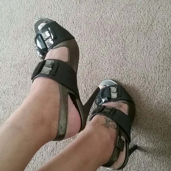 SOLD!! Tory Burch Heels