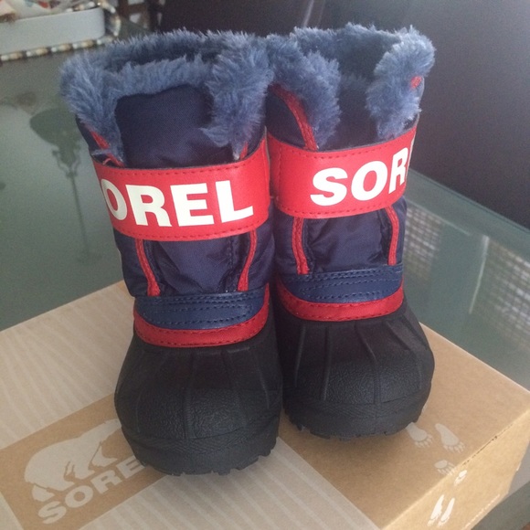 Toddler size 4 snow boots