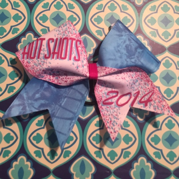 Cheer bow