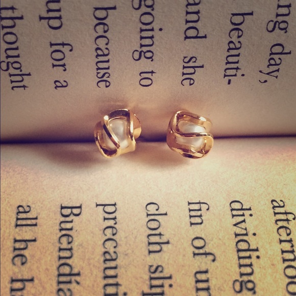 14k gold and pearl earrings