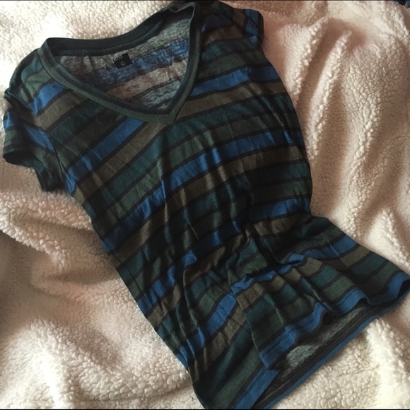 Urban Outfitters BDG short sleeve v-neck size M