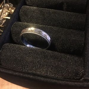 Silver band with gold etching
