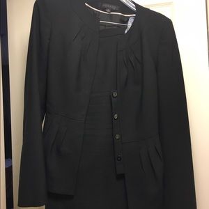 Anne Klein two piece suit size :8