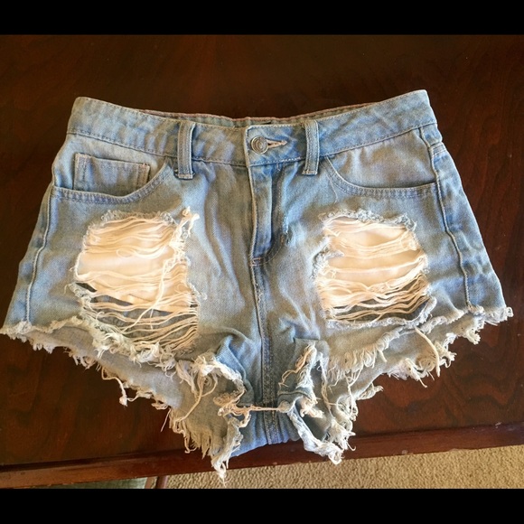 Adorable high waisted shorts
