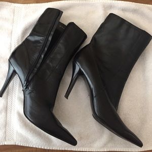 Bandolino Black Leather Heeled Boots