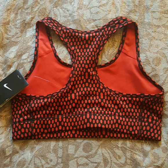 🎊🎊 ONE HOUR SALE!!!🎊🎊NWT NIKE SPORTS BRA - Picture 2 of 3