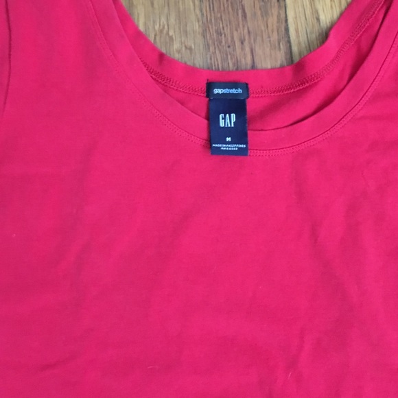 Gap red t shirt