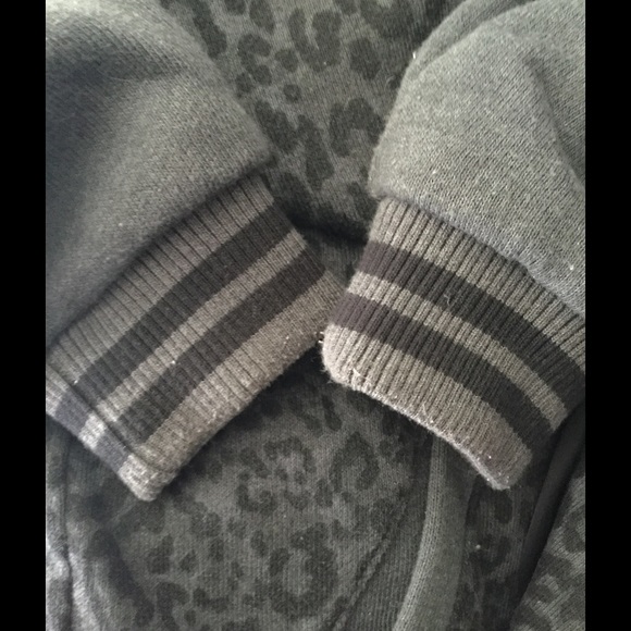 🚫SOLD🚫 Black & gray VS PINK cheetah varsity bling jacket - Picture 3 of 3