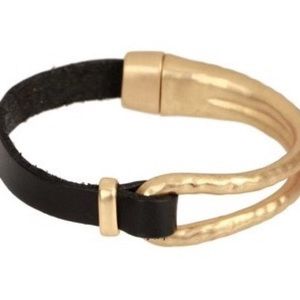 Saachi Hammered Loop Leather Bracelet