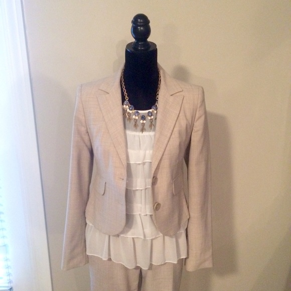 Express Editor Suit - Picture 3 of 4