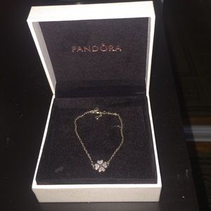 PANDORA Symbol of Lucky in Love Shamrock Bracelet