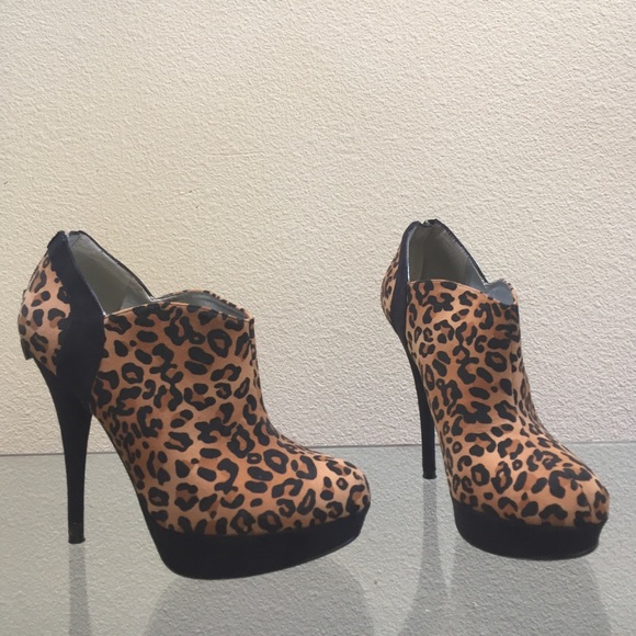 Guess pumps