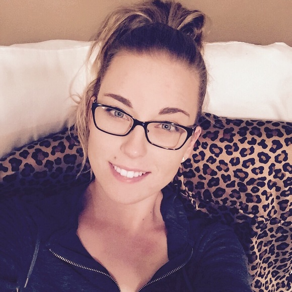 Meet your Posher, Abigail