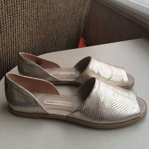 Dana Buchman textured gold peep toe flats