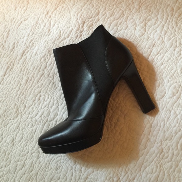 *Never worn!* Via Spiga Black Leather Booties 9.5