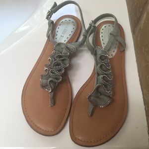 Gianni Bini ruffled sandals. Size 6