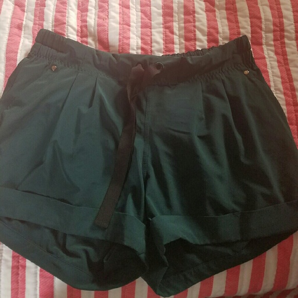 Lululemon Spring Breakaway shorts
