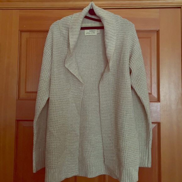 Comfy, hardly worn cardigan for all occasions!