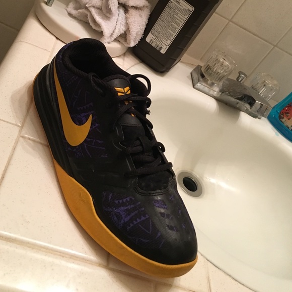 Nike Kobe Mentality Basketball Shoes