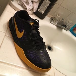 Nike Kobe Mentality Basketball Shoes