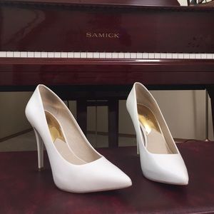 Michael Kors White leather pumps