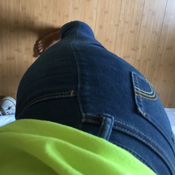 Hollister medium wash jeggings:)