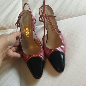 Pink metallic and black cap toe slingback