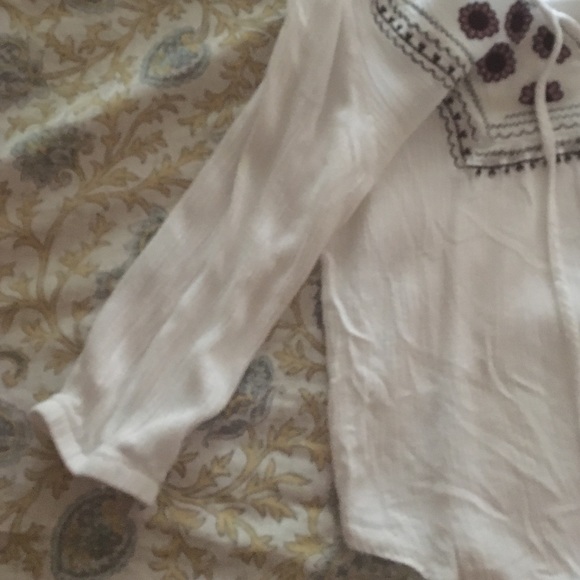 Tillys mid sleeve shirt! only worn once! - Picture 3 of 3