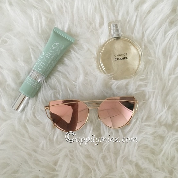 Uppity Minx Accessories - 🆕 Rose Gold Metal Mirrored Sunglasses